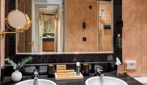 Melia Room, The Level