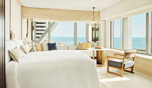 Room, 1 King Bed, Corner (Seascape)