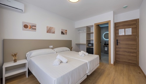 Basic Twin Room, Balcony