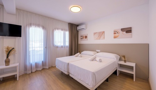 Basic Quadruple Room, Balcony