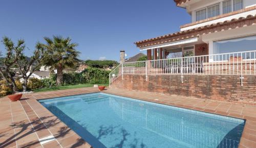 Villa with Garden View