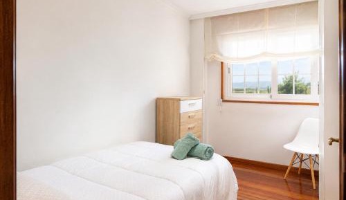 Single Room with Shared Toilet