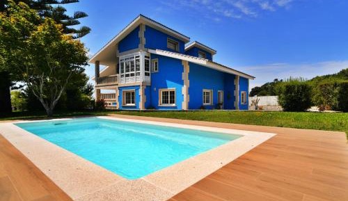 Six-Bedroom House