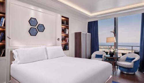 Luxury Double Room with Balcony and View