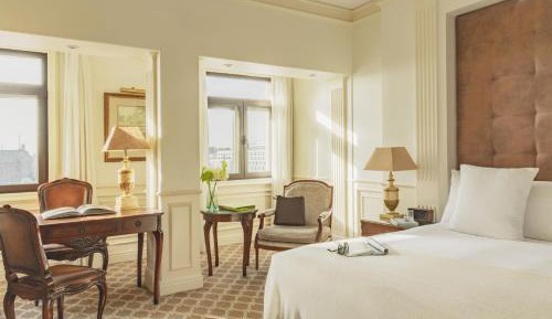Supreme Room Red Level
