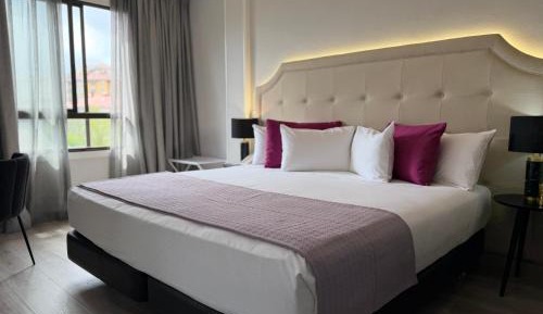 1 King Bed, Suite