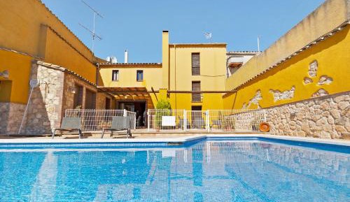 Three-Bedroom Premium Apartment with Balcony