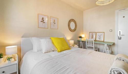 Standard Double Room with Shared Bathroom
