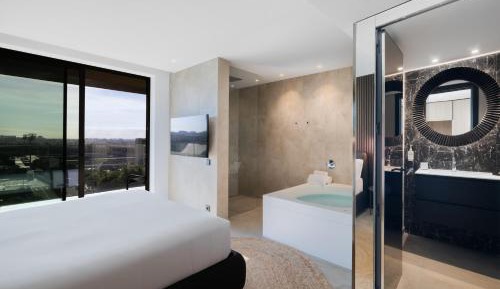 Suite with Hot Tub