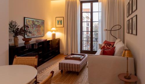 Deluxe One-Bedroom Apartment