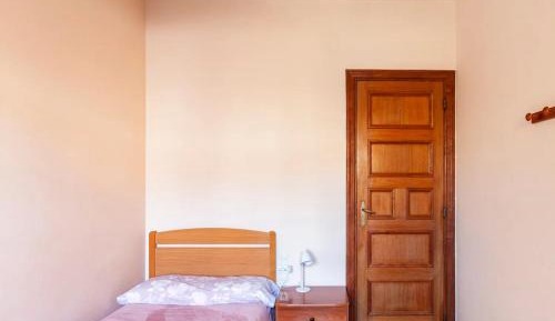 Single Room with Shared Bathroom