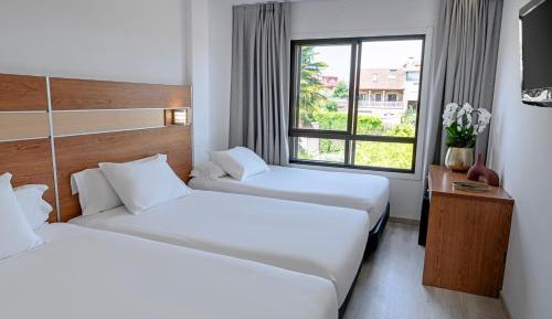3 Single Beds