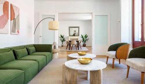 Five-Bedroom Deluxe Apartment