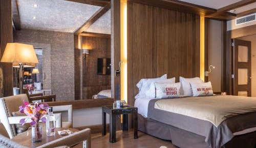 Neu Suite (2 Adults + 2 Children)