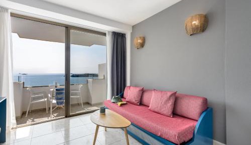 One-Bedroom Apartment with Sea View
