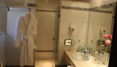 Standard Double Room (2 Adults + 1 Child)