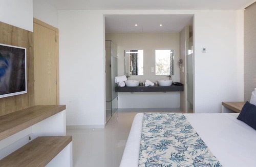 San Antonio Bay Resort | All-Inclusive Deluxe Master Suite, 2 Bedrooms, Roof Terrace at Sirenis Club Aura