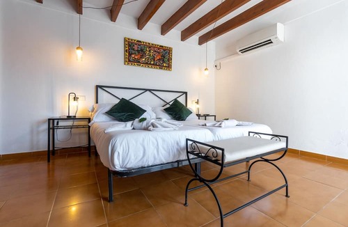 Santa Eulalia del Rio Hostel | Hostal Restaurante Pou Des Lleó