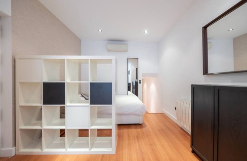 Barrio de las Letras Apartment | Studio in Barrio de las Letras Work or Study