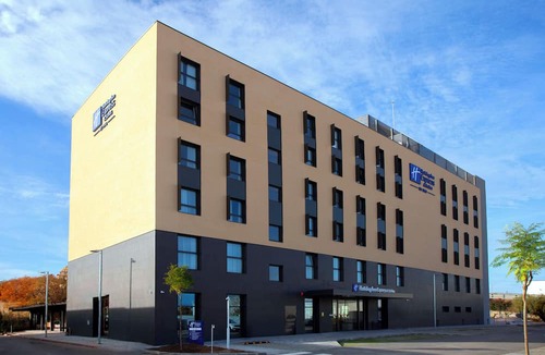 Sabadell Hotel | Holiday Inn Express & Suites Barcelona Sabadell by IHG