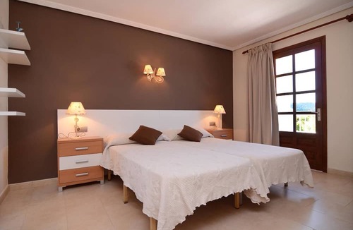 Santa Eulalia del Rio Hostel | Hostal Cala Boix