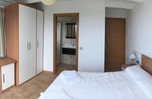 Santa Eulalia del Rio Hostel | Hostal Cala Boix