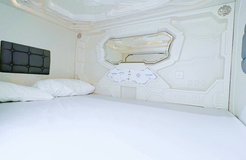 Moscardo Hotel | Hostel Space Capsule