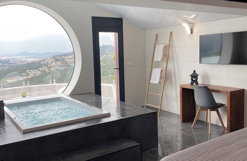 Torrelles de Llobregat Hotel | El Petit Mirador