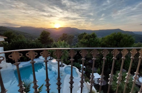Torrelles de Llobregat Hotel | El Petit Mirador