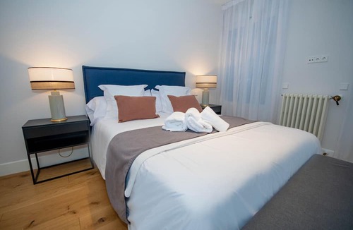 Cortes Apartment | Luxurious and Elegant Calle Alcalá Madrid Center ALC35