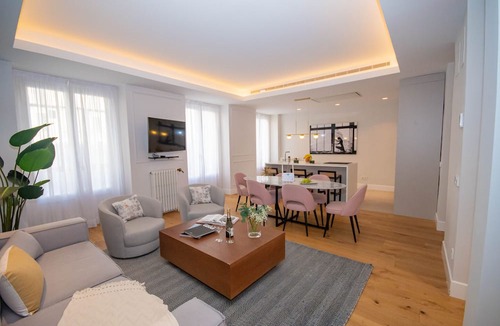 Cortes Apartment | Luxurious and Elegant Calle Alcalá Madrid Center ALC35