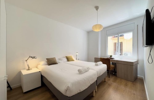 Sants Apartment | 3-bedroom apartment near Sants train station