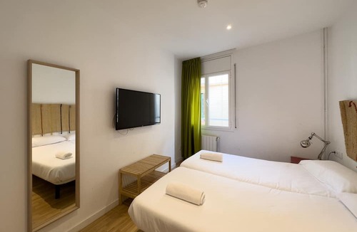 Sants Apartment | Amazing 4-bedroom apartment just minutes from downtown