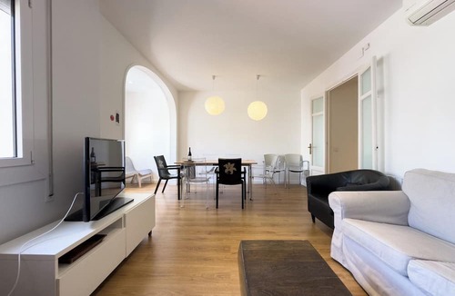 Sants Apartment | Amazing 4-bedroom apartment just minutes from downtown