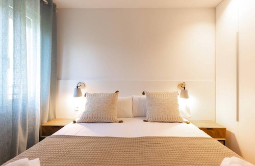 el Mercadal Apartment | Bravissimo Sirenes, 2-bedroom apartment in central Girona