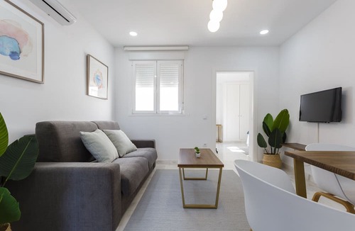 Old Town Apartment | Ground floor apartment with terrace - BRUJULA by Cadiz4Rentals
