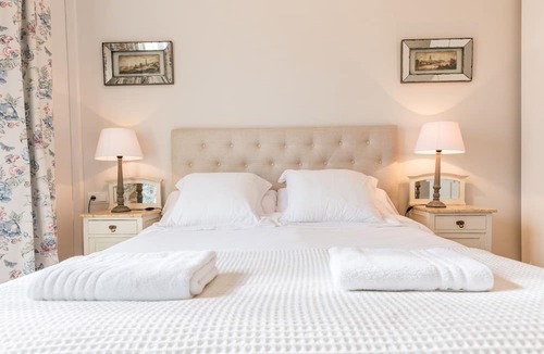 Can Baro Apartment | Casa Camelies apartment close to Park Guell - FREE WIFI