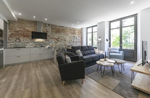 Old Town Apartment | Bravissimo Rambla Eiffel 2, 3 bedrooms, located next to the Eiffel Bridge