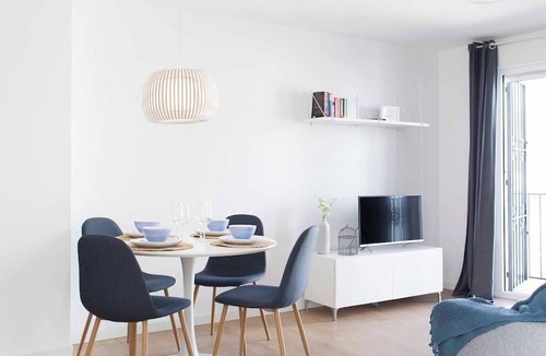 Barrio del Carmen Apartment | Old Town Quart Towers Stay II | AC & WiFi | 4 Guests