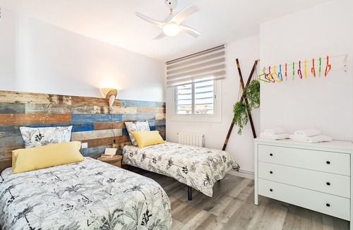 Montgat Apartment | LIANA SEAVIEW & BEACH APARTMENT; 3 bedrooms, 2 bathrooms, balcony, wifi, lift