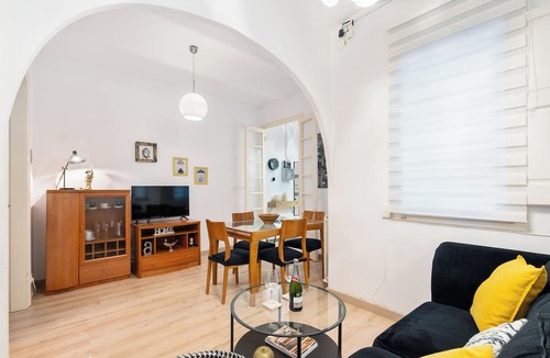 La Sagrada Familia Apartment | A rare find for those who like peace and quiet