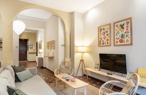 Sant Antoni Apartment | Spacious & sunny Apt w/terrace in the city center