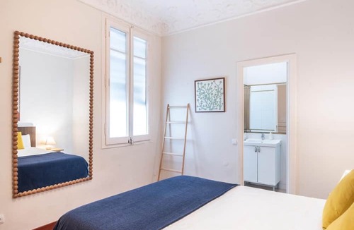 Dreta de l'Eixample Apartment | Intimate Eixample: art & style
