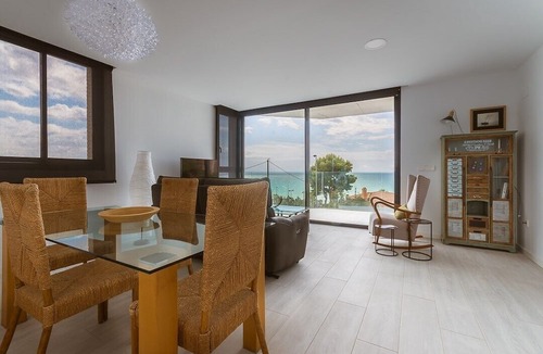 L'Albufereta Apartment | Smart sea front modern SUNNY BEACH APARTMENT