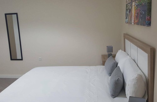 Centro Comercial Apartment | Eduardo Lucena 5, Medina Azahara