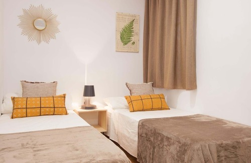 El Port Apartment | Europa Fira Apartment 23