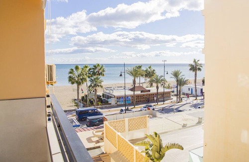 Torremolinos Apartment | Cubo's Apartamento Perla del Sol 3I/beachfront/free wifi