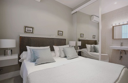 Barrio de las Letras Apartment | Genteel Home Huertas