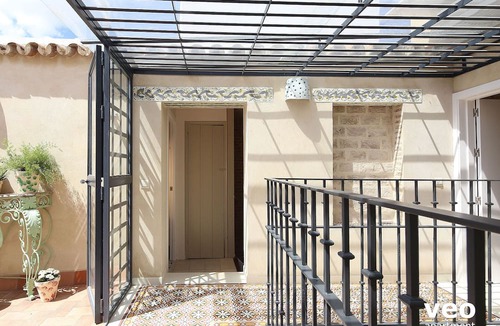 Feria Apartment | Quintana Terrace. 5 bedrooms, 3 bathrooms, terrace for up to 10.