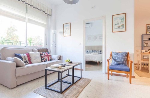 Alfalfa Apartment | Chic & bright - Wifi/AC - Elegant apt. in El Salvador 1 BR!